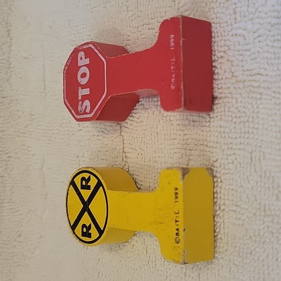 Thomas the Train & Friends Wooden Railway Stop and Railroad Signs - Picture 5 of 5